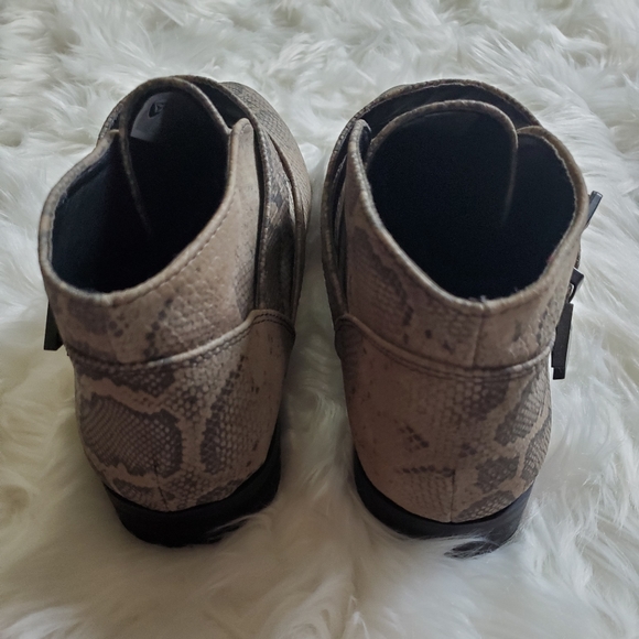 Volcom snakeskin booties - Picture 2 of 6
